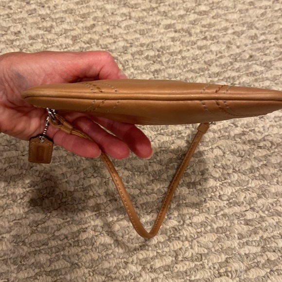 Coach wristlet - Picture 6 of 7